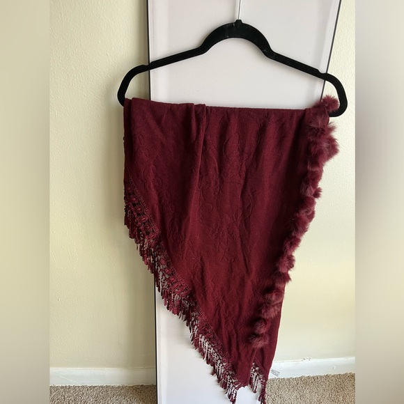 Shaw - Picture 4 of 4